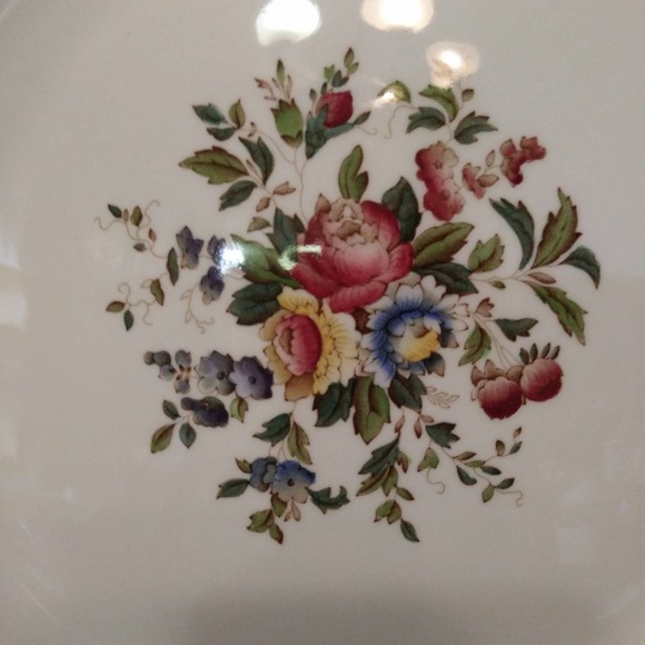 Wedgwood Edme Conway 13in Floral Chop Plate Cream - Picture 6 of 12